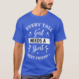 Funny Everyall Girl braucht eine Kurze Freundin T-Shirt