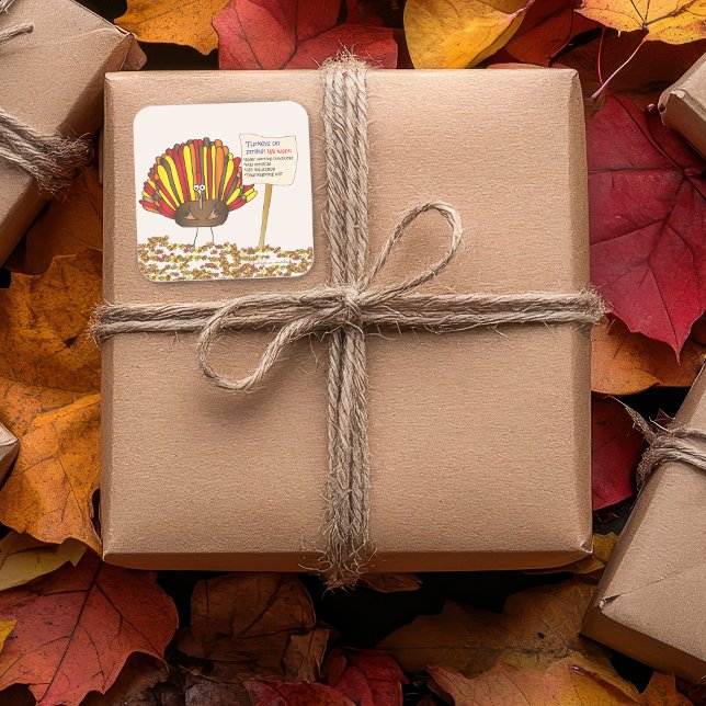 Funny, farbiger Cartoon Erntedank Türkei Quadratischer Aufkleber (Take a look at this funny cartoon turkey sticker. It's great to add some fun to your gift packages!)