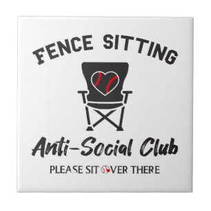 Funny Fence sitzt Anti Social Club Baseball Soft Fliese