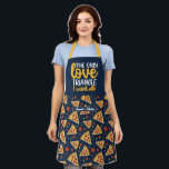 Funny Food Puff Liebe Triangle Retro Pizza Muster Schürze<br><div class="desc">Lustvolle und coole Schürze,  um das Kochen noch angenehmer zu machen. Personalisiertes Geschenk für Familie und Freunde,  die Liebe Kochen,  Backen und probieren neue Rezepte in der Küche. Passen Sie die Formulierung an Ihren Anlass an. Mit dem Design-Tool können Sie den Schriftart-,  Schriftart- und Schriftart-Typ weiter ändern.</div>