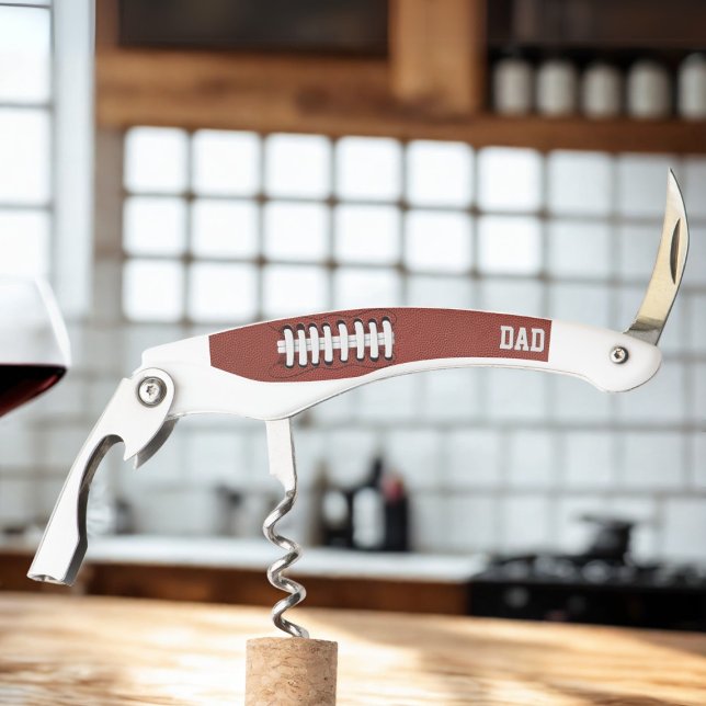 Funny Football Vater Sporty Waiter's Corkschraube Kellnermesser (A corkscrew just for your football loving dad. Add his name and initial on the back)