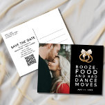 Funny Foto QR Code Hochzeit speichern Sie das Datu Ankündigungspostkarte<br><div class="desc">Mit der Einführung unseres Funny Foto QR Code Budget Wedding Save the Date Postcards - perfekt für das lustige , das gerne mit Familie und Freunden feiern möchte! Dieses stilvolle Design weist eine spielerische schwarz-weiße Typografie auf, die mutig erklärt: "Booze, Food, and Bad Dance Moves". Personalisieren Sie die Vorderseite der...</div>