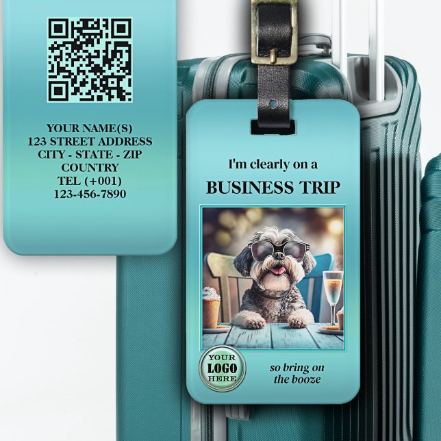 Funny Foto QR-Logos Geschäftsreise Gepäckanhänger (Luggage tag showing a funny dog with booze or your photo on a turquoise design with logo and qr code)