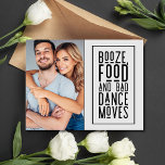 Funny Foto Wedding Save the Date Ankündigungspostkarte<br><div class="desc">Machen Sie sich bereit, Ihre Gäste mit unserem lustigen Funny Foto Wedding Save the Date Announcement Postcard kichern zu lassen! Diese freche und charmante Karte enthält Ihr Lieblings-Foto und eine unglaublich witzig Botschaft, die lautet: "Booze, food and bad dance move" (Booze, Essen und schlechter Tanz). Ob Sie eine feierliche Veranstaltung...</div>