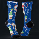 Funny Fotos Frohe Weihnachtsneuheit Socken<br><div class="desc">Lassen Sie sich dieses Weihnachtsfest mit diesen lustigen Weihnachtssocken aus dem Foto der Familie anlächeln! Laden Sie einfach 4 Bilder Ihrer Wahl hoch und bearbeiten Sie den festlichen Text mit der Vorlage.</div>