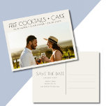Funny Free Cocktails Cake Wedding Save the Date Ankündigungspostkarte<br><div class="desc">Holen Sie Ihre Gäste mit unseren lustigen und köstlichen "Funny Free Cocktails Cake Wedding Save the Date" für Ihren großen Tag begeistert! Dieses skurrile Design garantiert Lächeln und Vorfreude und setzt den perfekten Ton für eine lustige Hochzeitsfeier. Fügen Sie Ihre Foto- und Hochzeitsdetails mithilfe der Vorlage auf der Vorder- und...</div>