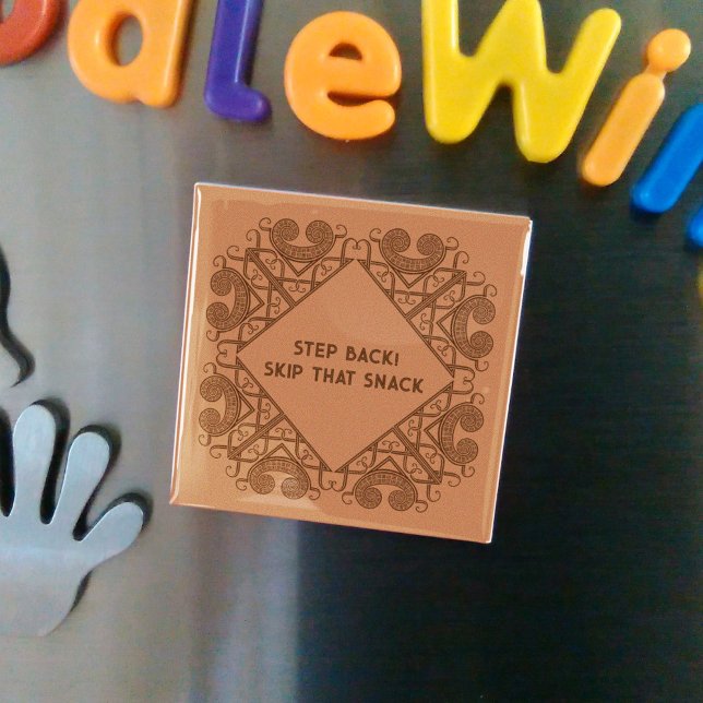 Funny Fridge Step Back! Skip That Snack Border Art Magnet (Von Creator hochgeladen)