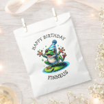 Funny Frog Themed Birthday Boy Geschenktütchen<br><div class="desc">Niedliche lustige Frosch zum Geburtstag Gefallen Tasche. Cartoon toad tanzen mit einem Geburtstagshut auf.</div>