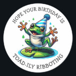 Funny Frog Themed Birthday Runder Aufkleber<br><div class="desc">Ein lustiger Froschsticker zum Geburtstag mit einem Totenpun. Siegel deine Geburtstagskarten oder Geburtstagsparty Gunst Taschen mit diesem niedliche Geburtstag Frosch.</div>