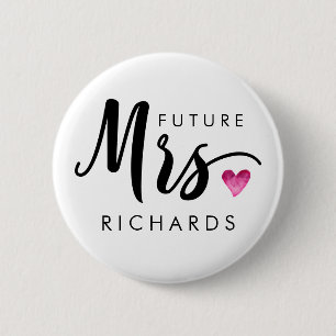 Funny future MRS. Typografisches rosa Wasserfarben Button