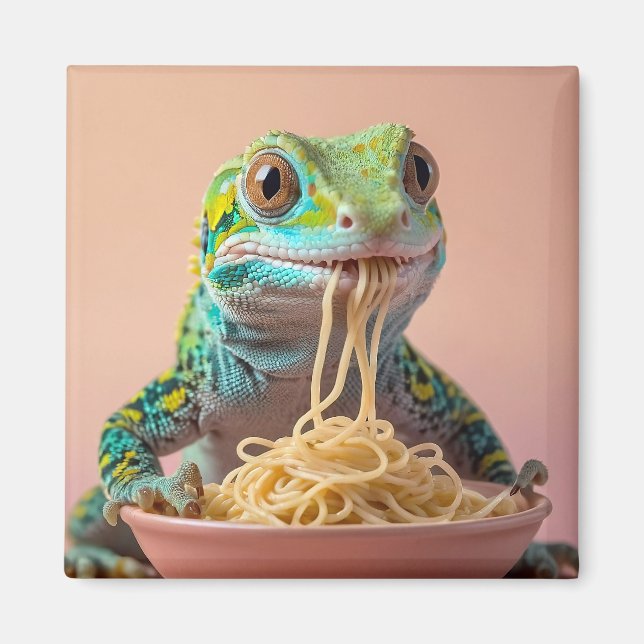 Funny Gecko Eating Spaghetti Magnet (Vorne)