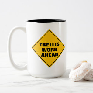 Funny Gelb Trellis Vorsicht beim Straßenschild Zweifarbige Tasse