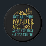 Funny Geocaching Zitat nicht alle, die wander sind Magnet<br><div class="desc">Nicht alle sind verloren. Einige sind nur Geocaching. Ein lustiges und humorvolles Design für diejenigen, die Caching, Scavenger-Jagd, Schatzsuche mögen. Diese Vintage Not leidende Ware ist großartig für jeden mit diesem coolen Hobby. Ideal für diejenigen, die Outdoor-Spiele und die Wildnis Liebe, den Wald und die Berge mit GPS. Große Weihnachtsgeschenke...</div>