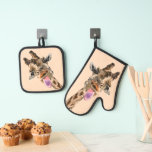Funny Giraffe Oven Mitt & Pot Holder Set<br><div class="desc">Funny Giraffe Oven Mitt & Pot Holder Set Modernes Design individualisierbares Geschenk - oder Ihren Text hinzufügen / Name - Wählen Sie Schriftart / Größe / Farbe - Machen Sie Ihre besonderen Potholer und Oven Mitts Kochen Geschenke ! Ändern und verschieben oder entfernen / Text / Elemente hinzufügen mit Anpassungs-Tool...</div>