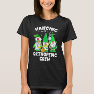 Funny Gnome mit orthopädischer Krankenschwester St T-Shirt