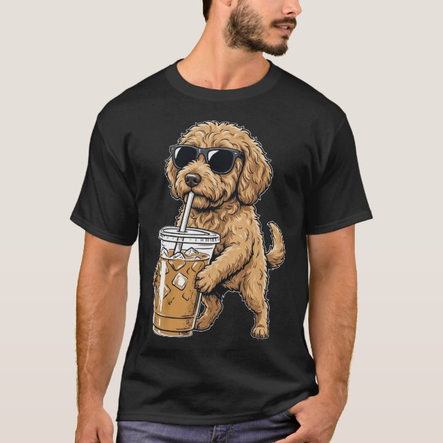 Funny Goldendoodle Dog Drinking Iced Coffee T-Shirt (Vorderseite)