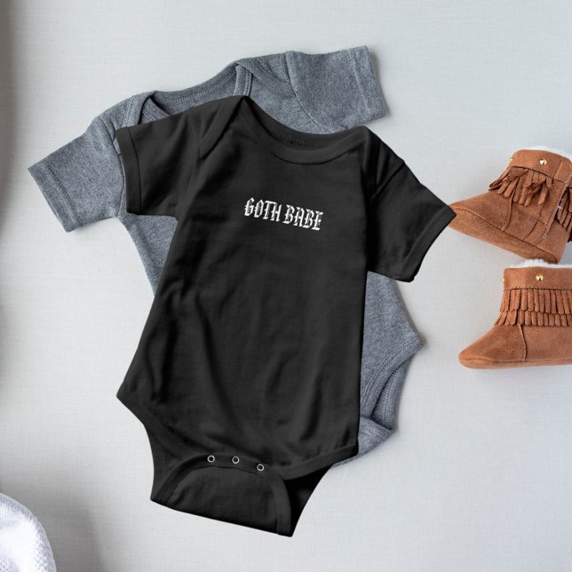 Funny Goth Babe Typografie Baby Bodysuit Strampler (Von Creator hochgeladen)