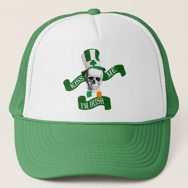 Funny gothic skull Irish St Patrick's Day Truckerkappe (Vorderseite)