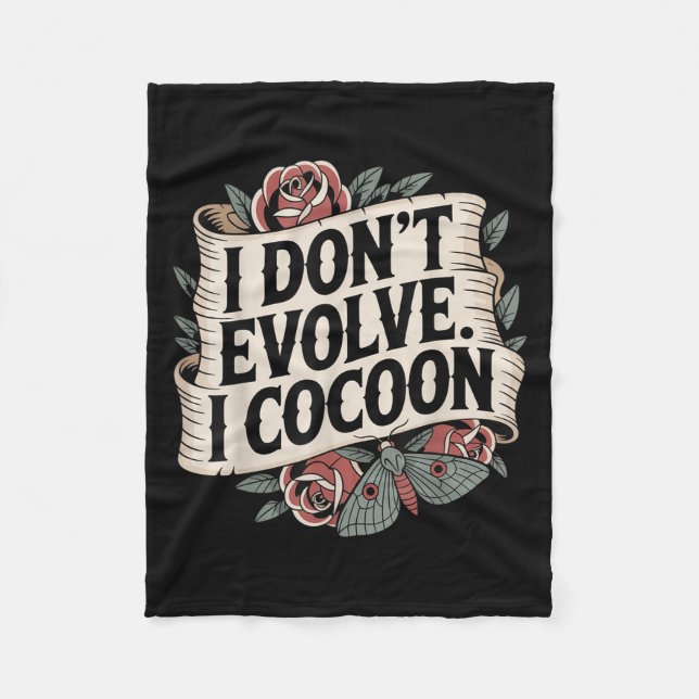 Funny Gothic Zitat I Don't Evolve I Cocoon Sarcast Fleecedecke (Vorderseite)