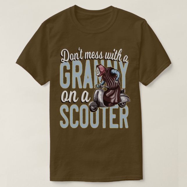 Funny Granny über einen Scooter T-Shirt (Design vorne)