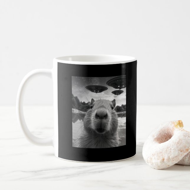 Funny Graphic Capybara Selfie mit UFOs Selfie Kaffeetasse (Mit Donut)