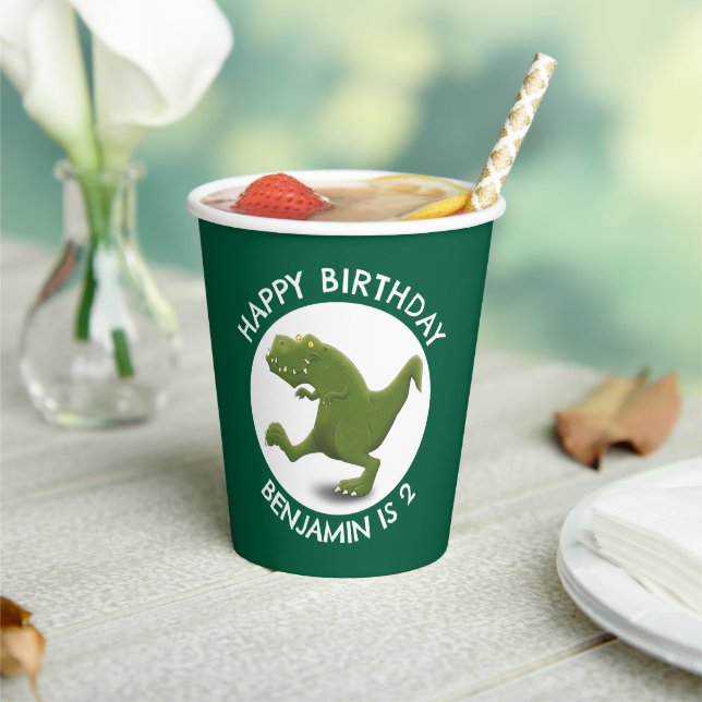 Funny green t rex dinosaurier Cartoon personalisie Pappbecher (In Situ)