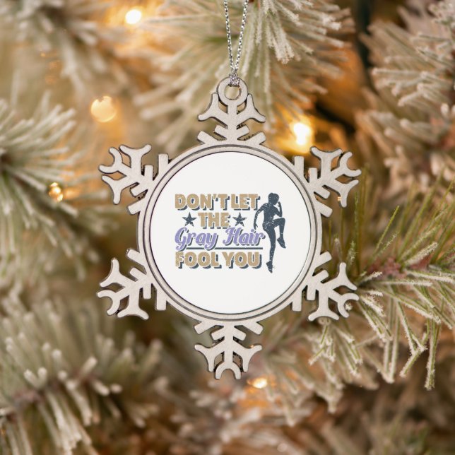 Funny Grey Hair Running Zitat - Älterer Runner Schneeflocken Zinn-Ornament (Baum)