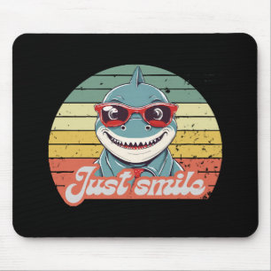 Funny Hai laden Sie zum Lächeln ein Mousepad