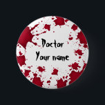 Funny Halloween Doctor Button<br><div class="desc">Ein lustiger Arzt nennt zu Halloween oder zu jeder Zeit ein Abzeichen mit Spritzern und einem Ort für einen Namen.</div>