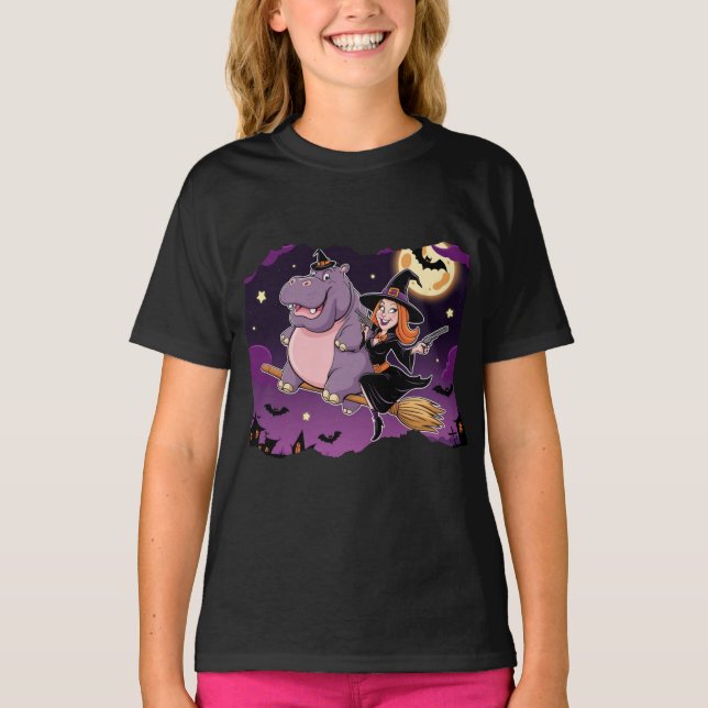 Funny Halloween Hippo Riding Shotgun mit Hexe T-Shirt (Vorderseite)