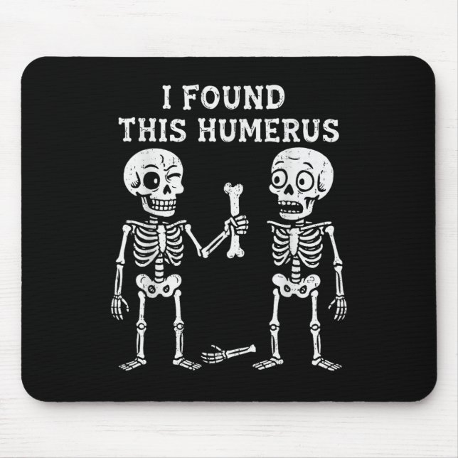 Funny Halloween Skeleton fand ich Humerus Humorus Mousepad (Vorne)