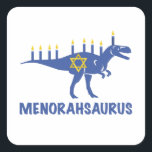 Funny Hanukkah Dinosaur MenorahSaurus Dino Quadratischer Aufkleber<br><div class="desc">Herzlichen Glückwunsch Hanukkah Dinosaurier Menorahsaurus. Niedlicher und alberner Dinosaurier mit Menorah-Kerzen auf seinem Rücken. Dies macht ein phantastisches Gag Geschenk oder Geburtstagsgeschenk für einen Naturwissenschafts- und Dino-Liebhaber oder Paläontologen.</div>