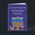 Funny Hanukkah Menorah Cocktails trinken Feiertagskarte<br><div class="desc">Dieses Design entstand aus meiner einzigartigen Acrylmalerei. Sie kann personalisiert werden, indem Sie auf die Schaltfläche Anpassen klicken und den Namen, die Initialen oder die Wörter ändern. Sie können auch die Textfarbe und den Textstil ändern oder den Text für nur ein Bild löschen. Kontaktieren Sie mich unter colorflowcreations@gmail.com , wenn...</div>