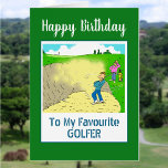 Funny Happy Birthday Golfer<br><div class="desc">Golfers lustige Geburtstagskarte. In einem Bunker stecken. Personalisieren Sie Ihre persönlichen Daten und Ihre Nachricht. Golfer steckt in einem Bunker fest. Der Golfspieler versucht, seinen Ball aus dem Sandmücken zu holen. Funny Color Cartoon der Leute, die Golf spielen.</div>