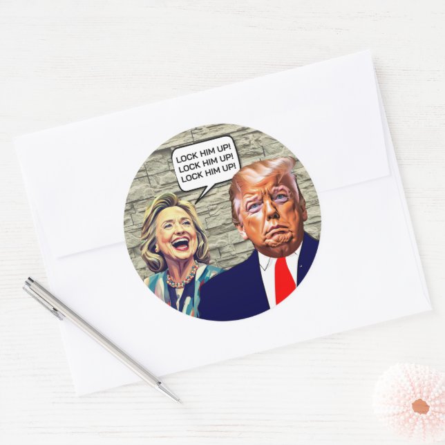 Funny Hillary sagt, sperrt Trump auf Runder Aufkleber (Umschlag)