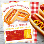 Funny Hot Dog Einladung zum Geburtstag - Kinder ko<br><div class="desc">Machen Sie sich bereit, mit Freunden zu ketchup und packen Sie den Spaß mit dieser lustigen Hot Dog Herbst Geburtstagsfeier Einladung! Mit spielerischer Typografie und einer lächelnden Frankfurter Illustration lädt dies die Sets zu einer entspannten, lachenden GRILLEN oder einem Picknick-Geburtstagsbash ein. Ideal für Kinder, die Essen, Sommerspass und einen kleinen...</div>