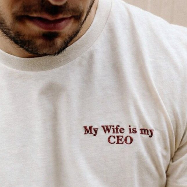Funny Husband Quote gift Besticktes T-Shirt (Von Creator hochgeladen)