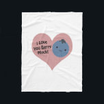 Funny I Liebe You Berry Much Niedlich Kawaii Blueb Fleecedecke<br><div class="desc">Ich Liebe,  du berry viel! Lustbeerpun und niedliche Kawaii Heidelbeere.</div>