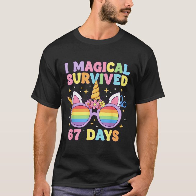 Funny I Survived 67 Days Of School Cat Teachers St T-Shirt (Vorderseite)