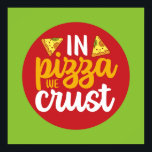 Funny in Pizza Wir Crust Retro Küche Art Deco Poster<br><div class="desc">Bunte Typografie mit Retro und lebhaften Farben. Die sonnigen Punts und Zitate über Essen,  Kochen,  Backen und Essen. Perfekte Dekoration für Ihre Küche,  Ihr Abendessen,  Café,  Bäckerei oder Restaurant. Die Hintergrundfarbe (Kreis und Quadrat) ist über das Design Tool anpassbar.</div>