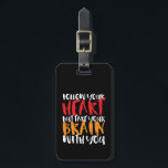 Funny inspirierendes Zitat folgen Sie Ihrem Herzen Gepäckanhänger<br><div class="desc">Inspiration,  lustige und humorvolle Motivation Zitat,  um Sie inspiriert behalten und andere um Sie herum zu motivieren. Schönes Sprichwort darüber,  rational zu sein,  denken Sie,  bevor Sie handeln. Folge deinem Herzen,  aber nimm dein Gehirn mit. Die Hintergrundfarbe kann auf die gewünschte Farbe angepasst werden.</div>