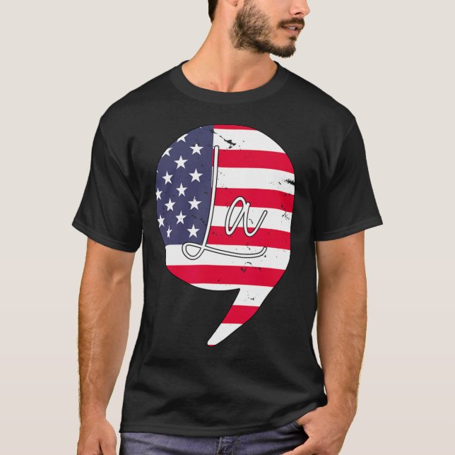 Funny Kamala Harris 2024 Präsident Comma La Americ T-Shirt (Vorderseite)