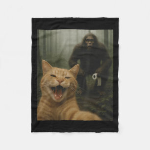 Funny Katze überrascht glücklich Selfie mit Bigfoo Fleecedecke