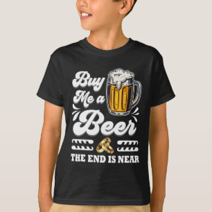Funny kaufe mir ein Bier, das Ende ist nah an der  T-Shirt