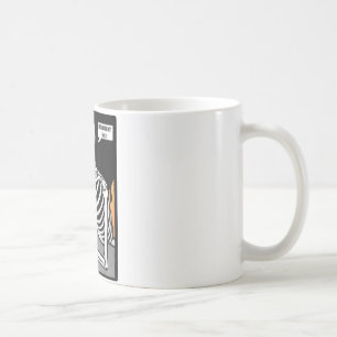 Funny kehrt nach der Arbeit von Zuhause wieder an Kaffeetasse