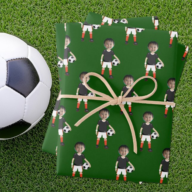 Funny Kids Soccer Player Photo Custom Green Geschenkpapier Set (Von Creator hochgeladen)
