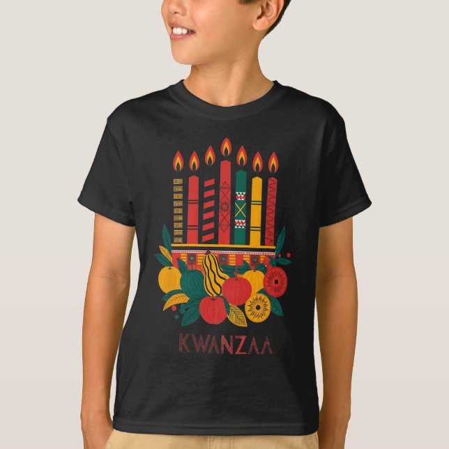 Funny Kinara Seven Candles Kwanzaa Feier 2 T-Shirt (Vorderseite)