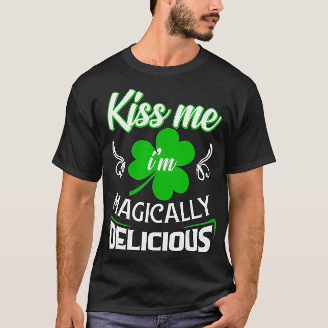 Funny Kiss Me Im Magical Delicious St Patricks T-Shirt (Vorderseite)