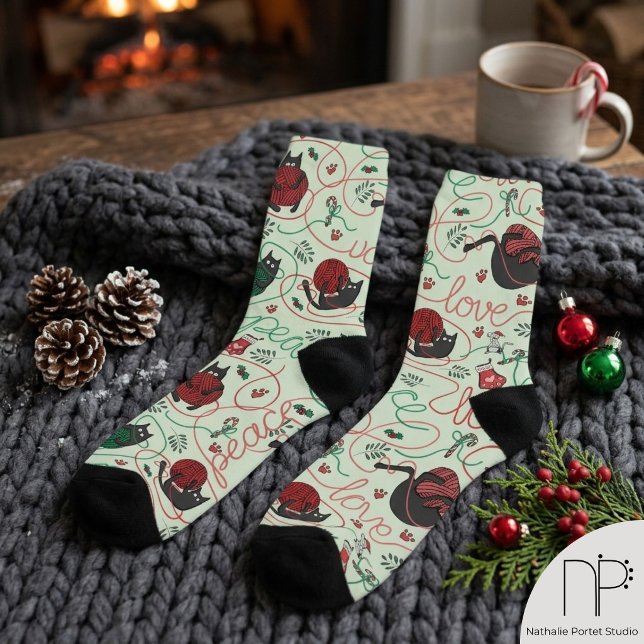 Funny Kitten Liebe Yarn Tangle Socken (These Playful Kitten Christmas Socks feature hand-drawn art, perfect for cat lovers this holiday.)