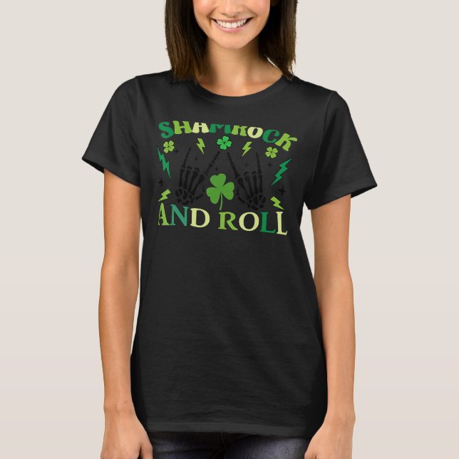 Funny Kleeblatt and Roll Skeleton Hands St Patrick T-Shirt (Vorderseite)
